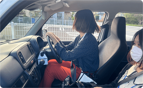 体の不自由は方や交通手段が困難な方へ受診の付き添いを行います。必要に応じて、診察室へ一緒に入り、主治医へ直接ご本人様の現状についてご報告します。