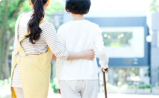 気分転換や機能訓練の一環としてお散歩に行きます。